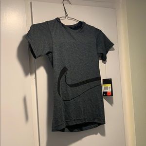 Small kid dark grey tee shirt